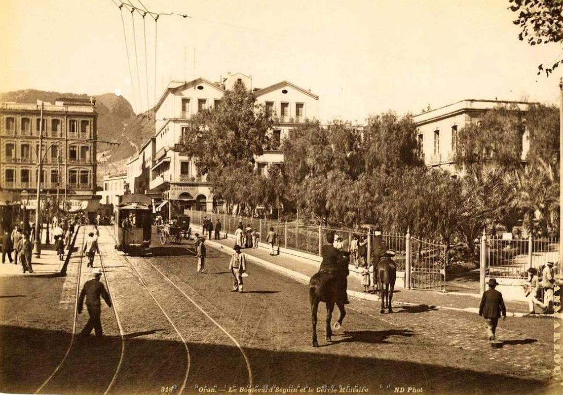 PA c- 056- Place d'Armes- trams et autobus.jpg